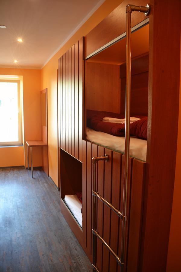 Do Step Inn Central - Self-Service-Hostel Viyana Dış mekan fotoğraf